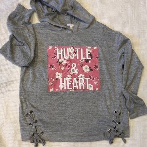 Super soft graphic hoodie Charming Charlie sz L